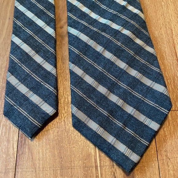 Calvin Klein Gray Tan Striped Silk Blend Men’s Necktie - Picture 2 of 12